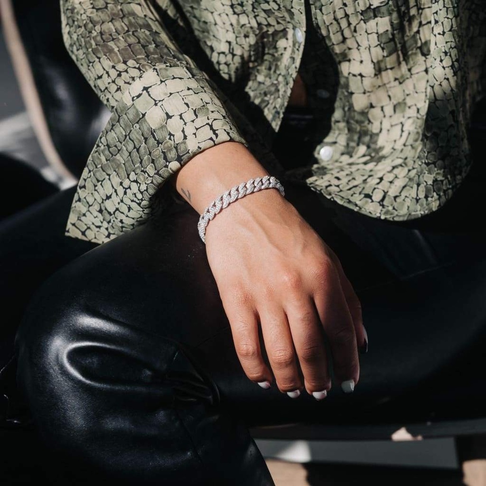 Cuban link 12mm iced bling women’s bracelet brand new! Hot look!